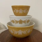 Vintage Pyrex BUTTERFLY GOLD Nesting Mixing Bowls (Set of 3)