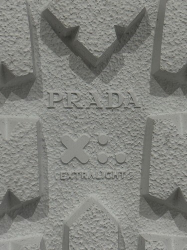 Authentic NEW PRADA EVA WHITE Rubber Buckled Lug Sole 20mm Thong Sandals Size 40 - Imagen 14 de 14