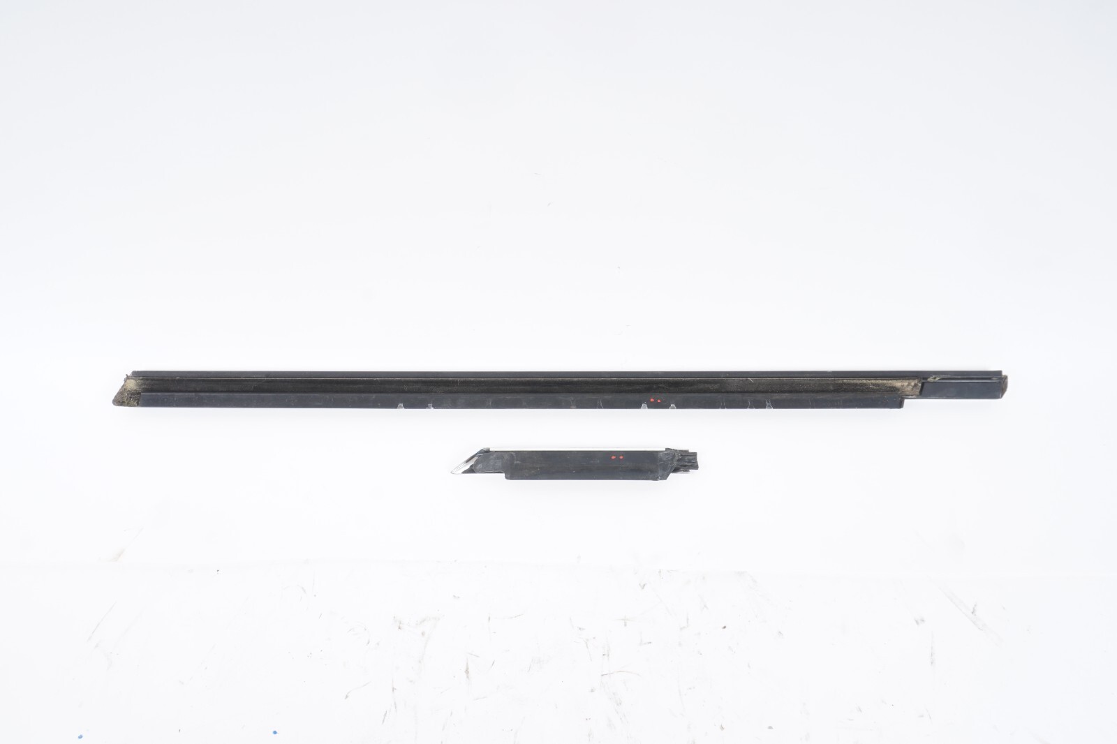 2014-2019 MASERATI GHIBLI FRONT RIGHT PASSENGER SIDE WINDOW BELT MOLDING SET OEM
