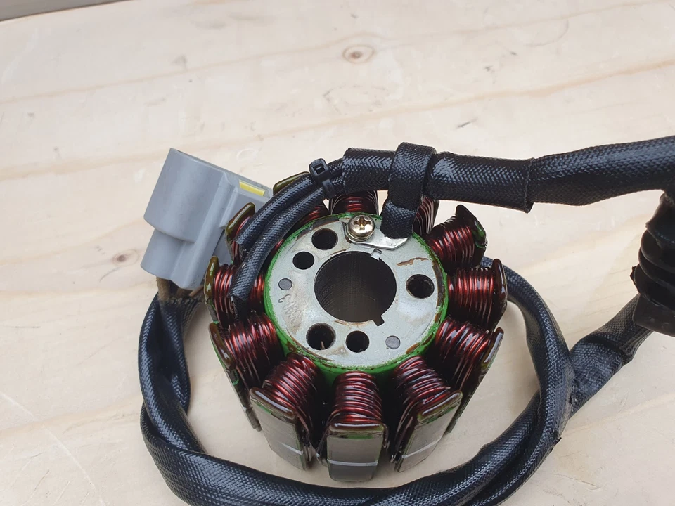 YAMAHA YZF - R1 YZF-R1 5VY 04-06 ALTENATOR STATOR GENERATOR COIL 1 - Image 4 of 4