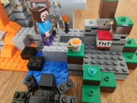 LEGO Minecraft The Cave 21113 100% Complete w/ Manual And Box
