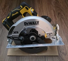 DEWALT DCS570B 20V MAX Scie circulaire