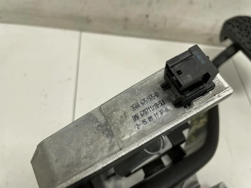 2011 宝马 328I XDRIVE Brake 停止踏板 原始设备制造商 + — 第 4/4 张图片