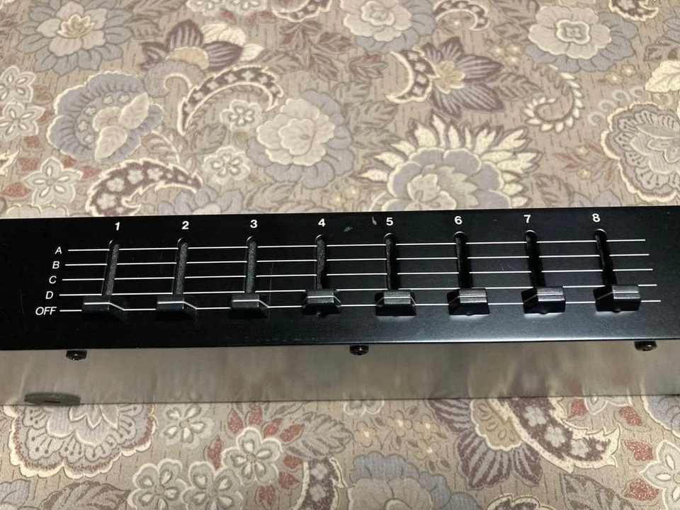 Kawai MAV-8 MIDI Patch Bay 4-In 8-Out Main Unit Only - Image 3 of 4