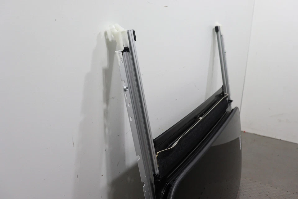 2017 - 2020 NISSAN ARMADA SUN ROOF SUNROOF MOONROOF FRAME W/ GLASS OEM - Image 4 of 4