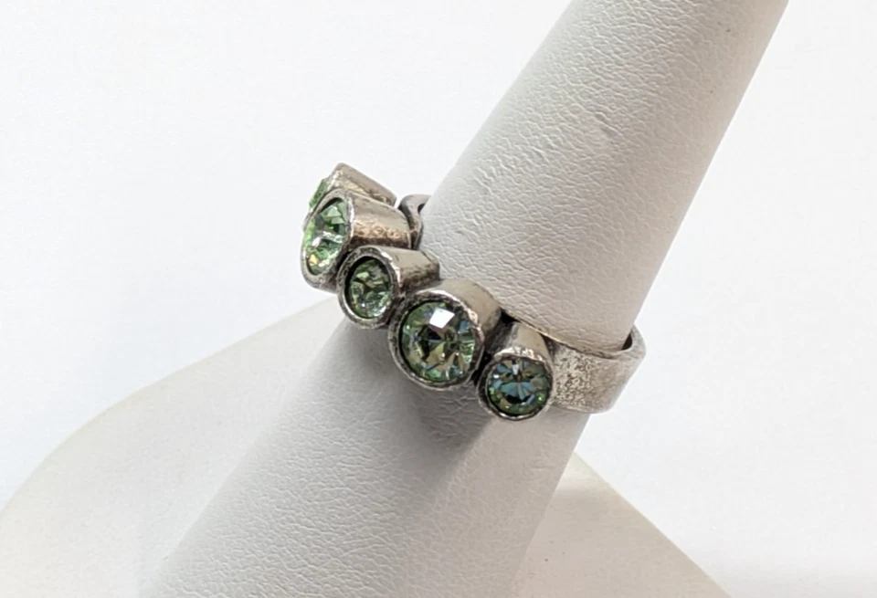 Conjunto de canales de vidrio peridoto verde peregrino estrás tono plata anillo talla 7,5 Foto 4 de 4