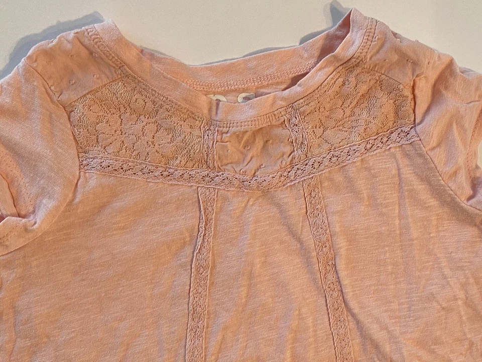 Top PS From Aeropostale Niñas, Talla 12 Melocotón con Ribete de Encaje Usado en Excelente Condición Foto 2 de 3