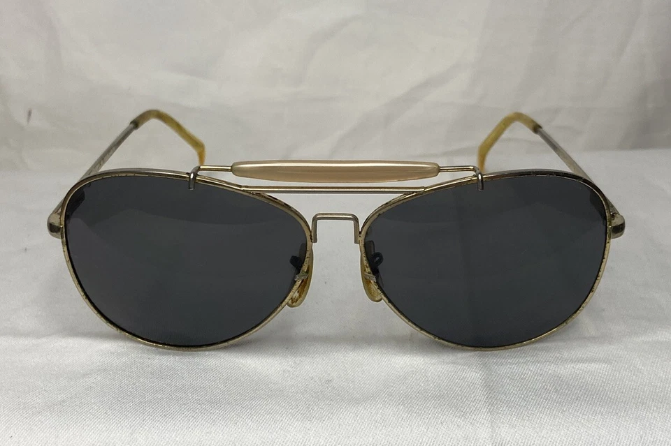 Óculos de sol vintage Bushnell aviador lentes cinza escuro dourado estojo original - Imagem 3 de 4
