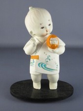 Statua terracotta bambina con uovo orientale dipinta a mano base legno vintage