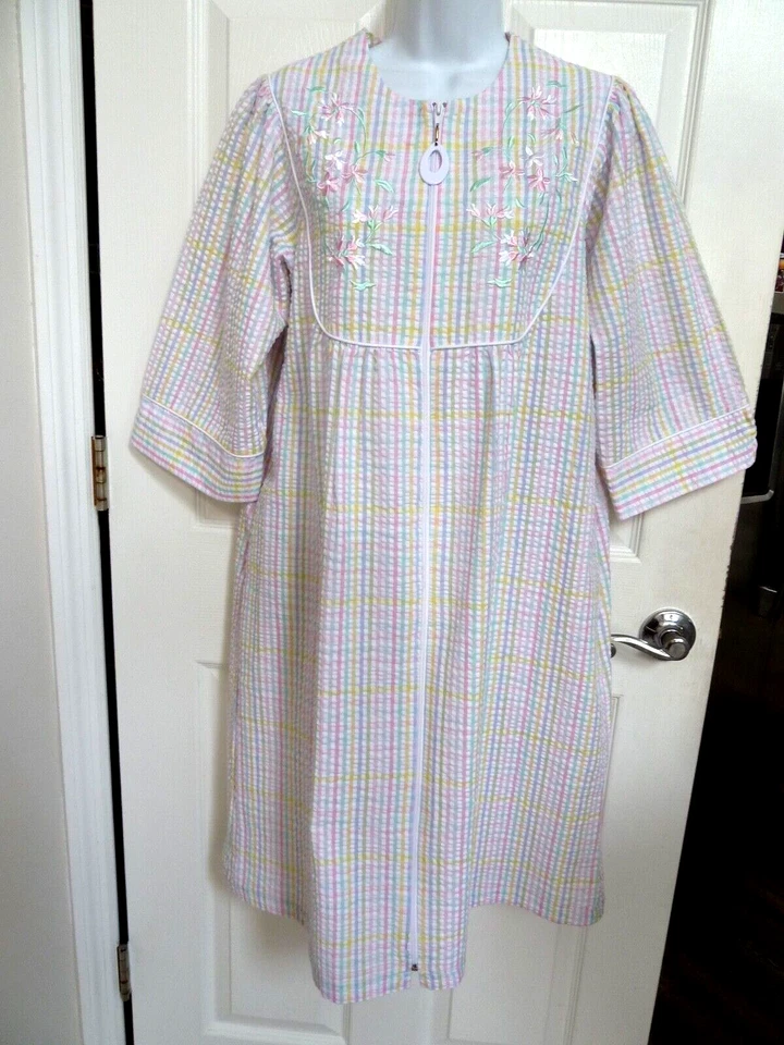 ¡¡NUEVO!! MISS ELAINE S Pet Pequeño Seersucker Bordado Cremallera Casa Abrigo Bata Midi Foto 2 de 4