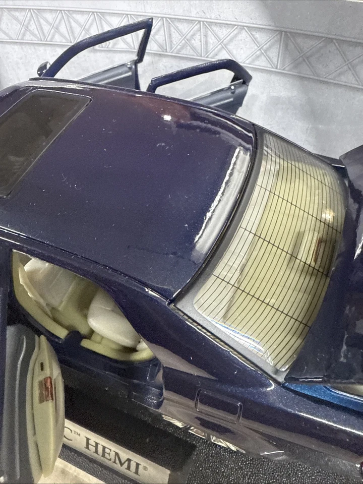 Fairfield 2005 Chrysler 300 Hemi C 1:18 Scale Diecast Model Car Blue 73155 - Image 4 of 4