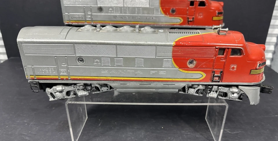 Lionel 2353 Gauge Santa Fe Engine and Dummy Locomotive  TESTED - Image 2 of 4