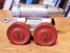 NICE 1930s MANOIL 96 LEAD DIME STORE G.I. SOLDIER LARGE SHELL ON TRUCK