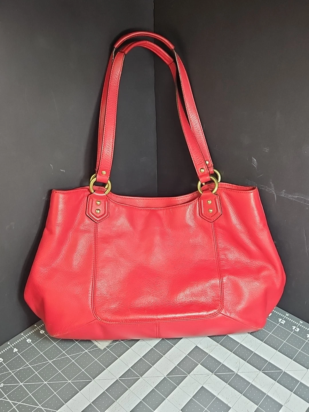 Autentica borsa a tracolla Coach Campbell Belle F24961 in pelle rossa in ottime condizioni