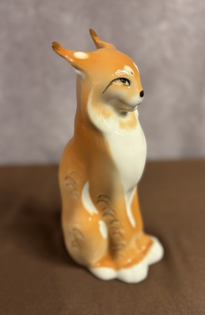 Lomonosov Porcelain Lynx Bobcat Cat Figurine USSR Russia 8.5