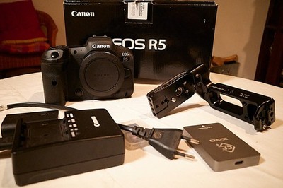 Canon EOS R5   Profi-Systemkamera Bundle  Plus CF-Express Karte und Leser +