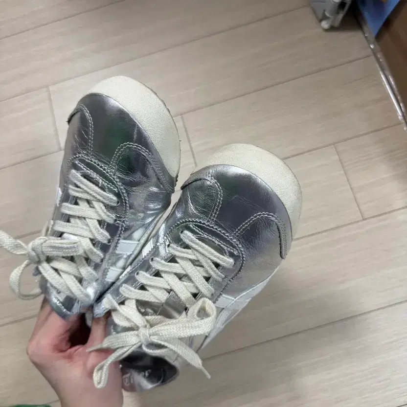 Onitsuka Tiger Mexico 66 Silver Off-White Sneakers - Lightly Used thumbnail 2