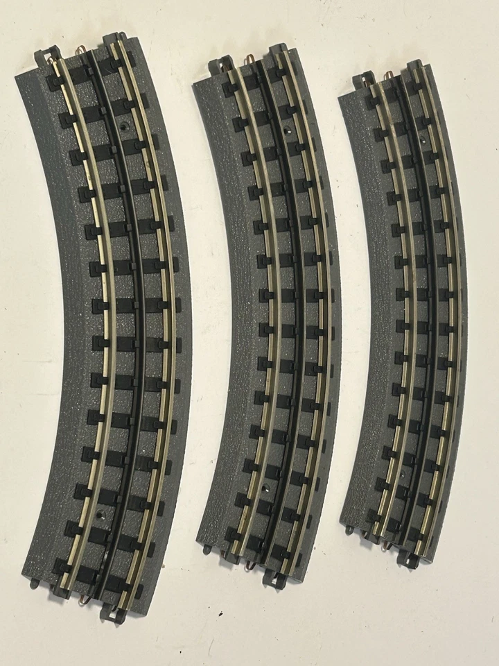 Lot of 18 section MTH RailTrack O-31 Curve Track O Gauge SOLD AS IS - Image 4 of 4