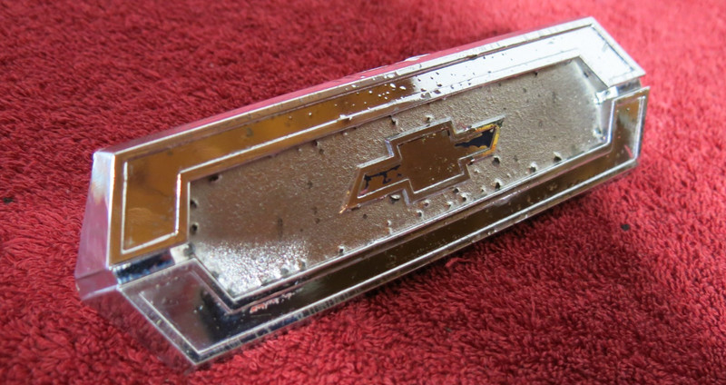1969 1970 1971 1972 CHEVROLET EL CAMINO TAILGATE EMBLEM 8746653 BOWTIE BADGE GM