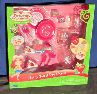 NIB Strawberry Shortcake American Greetings 2006 Berry Sweet Day Picnic Set