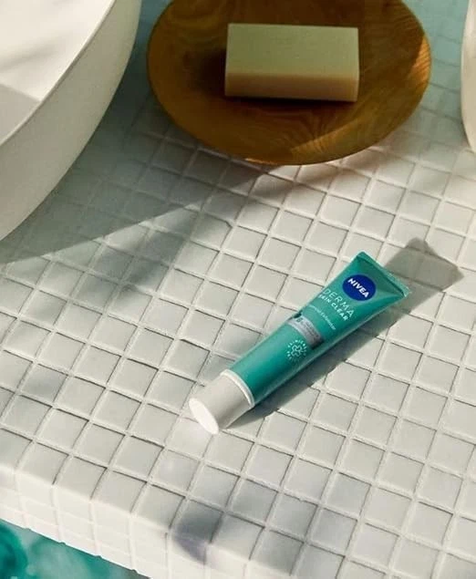 NIVEA Derma Skin Night Chemical Exfoliator For Blemish-Prone Skin 40ml Pack of 3 - Image 3 of 4