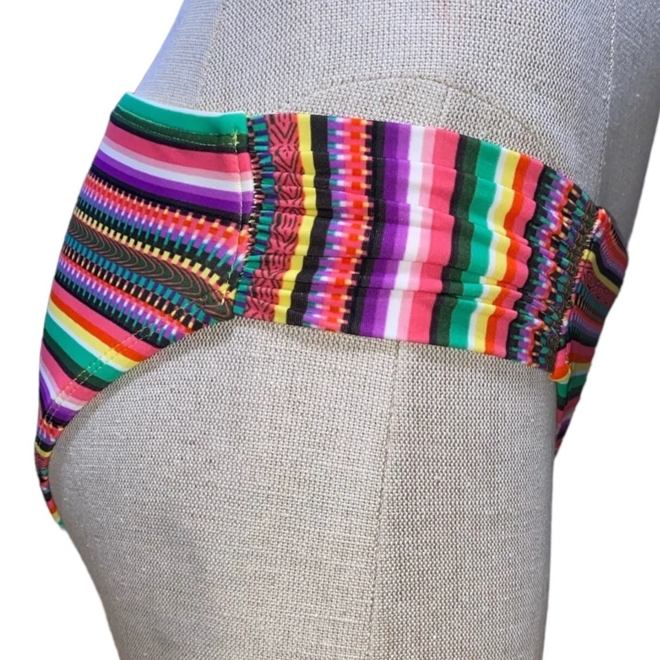 Parte inferior de bikini hipster Mossimo para mujer S multicolor a rayas nailon/spandex trajes de baño Foto 2 de 4