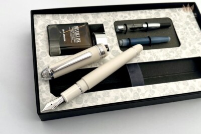 限定品　 #3776 CENTURY SHAPE OF　A　HEART PLATINUM LIMITED EDITION 3776 CENTURY SHAPE OF HEART IVOIRE