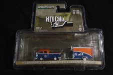 Greenlight 1975 Volkswagen Type 2 Panel Van Gulf Hitch & Tow 1/64