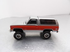 1984 GMC JIMMY SIERREA CLASSIC      2020 GREENLIGHT ALL-TERRAIN  1:64 DIE-CAST