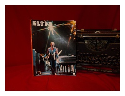 Taupin, Bernie. David Nutter (Photog Elton: It's A Little Bit Lustig / Text B