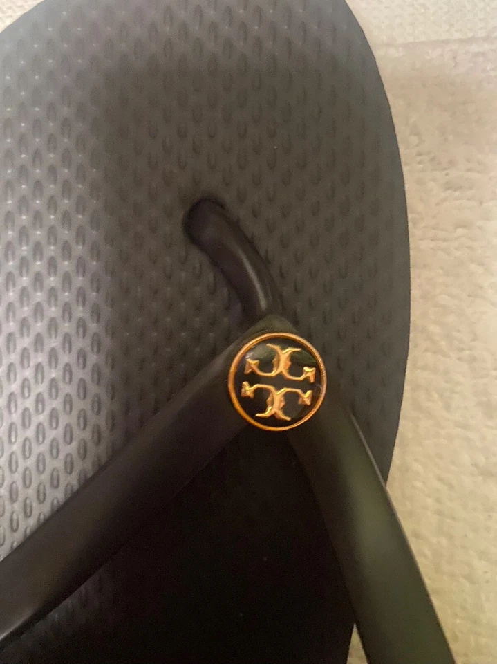 NWOB TORY BURCH MONOGRAM FLIP FLOPS 8 rubber thong sandals Black - NEW - Image 2 of 4