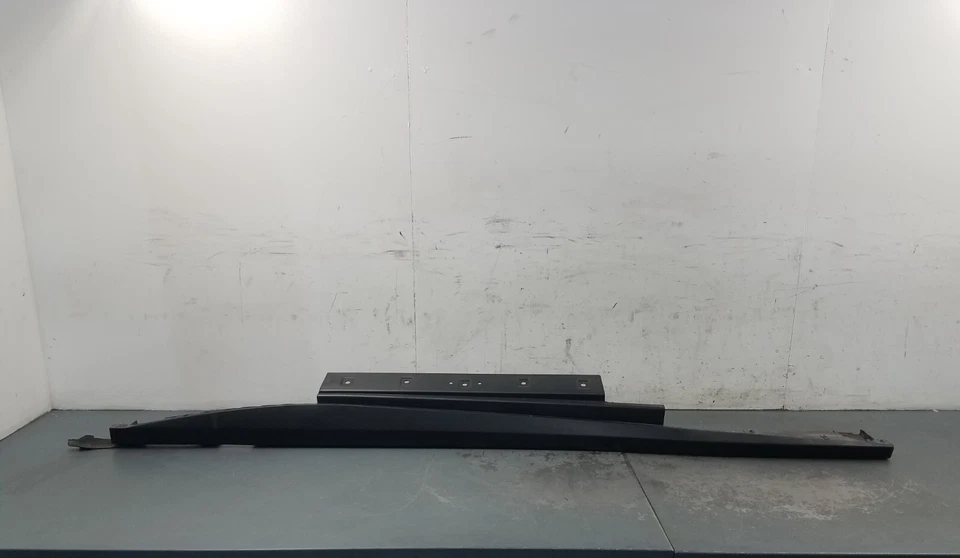 Правосторонняя юбка-качалка 2017 Ferrari GTC4 Lusso No5020 L6 - Изображение 3 из 4