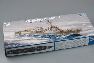 USS Momsen DDG-92 / 1:350 - Trumpeter / 04527
