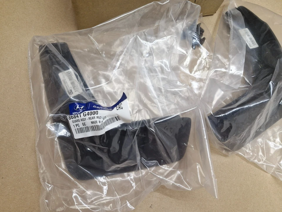 Hyundai i30 5 Door Rear Splash Guard Mud Flap Set G4460ADU20 2017-on Genuine New - Image 3 of 4