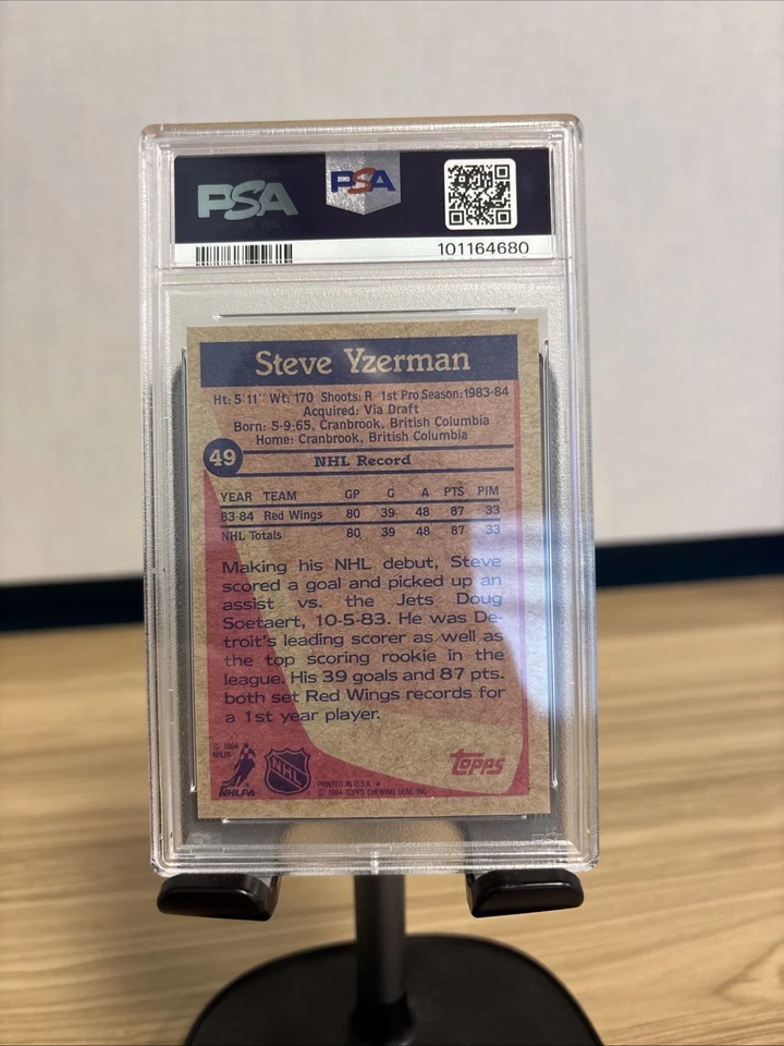 Tarjeta de novato (RC) 1984-85 Topps Steve Yzerman #49 PSA 8 Red Wings Foto 3 de 3
