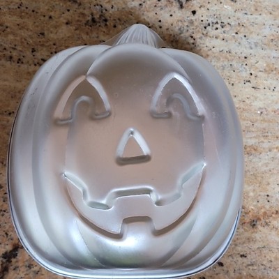 Wilton 3D Pumpkin Two-Piece Aluminum Cake Pan Mold Silver Uncoated 3108-3150