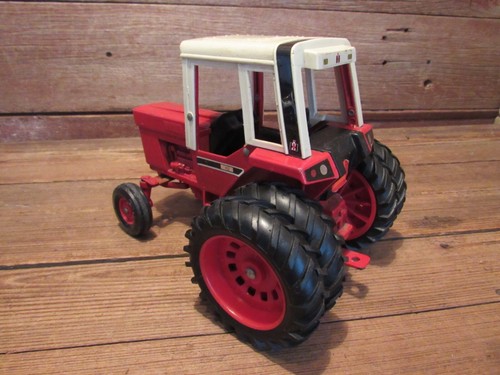 Vintage INTERNATIONAL HARVESTER 1586 w/DUALS Scale 1/16 - PARTS! - Picture 5 of 8