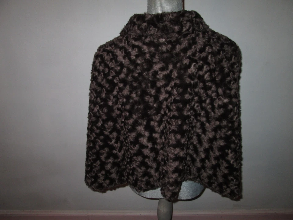 New Women's TERRY LEWIS Brown Faux Curly Lamb Fur Cape Poncho Shawl ~ O/S *NWT - Image 3 of 4