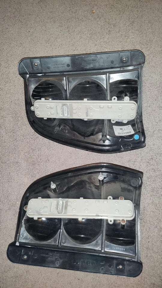 Juego de luces traseras OEM (L&R) - Se adapta a Chev Trailblazer / GMC Envoy 2002-09 Foto 2 de 3