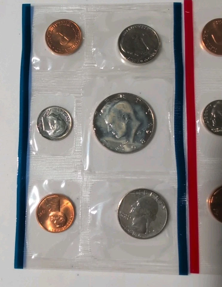 1986 US Mint Uncirculated P & D Coin Set Collectible  - Image 2 of 4