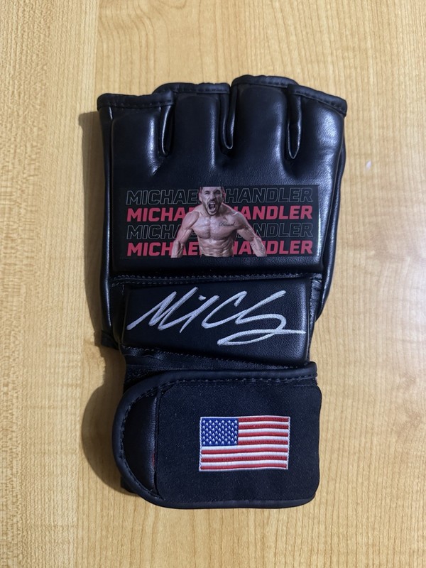 Michael Chandler Signed MMA Custom USA Glove (Beckett)