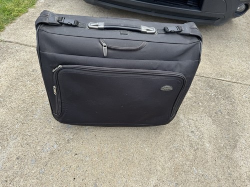 Samsonite Garment Bag Spinner 22.5" x 22.75" x 11" luggage