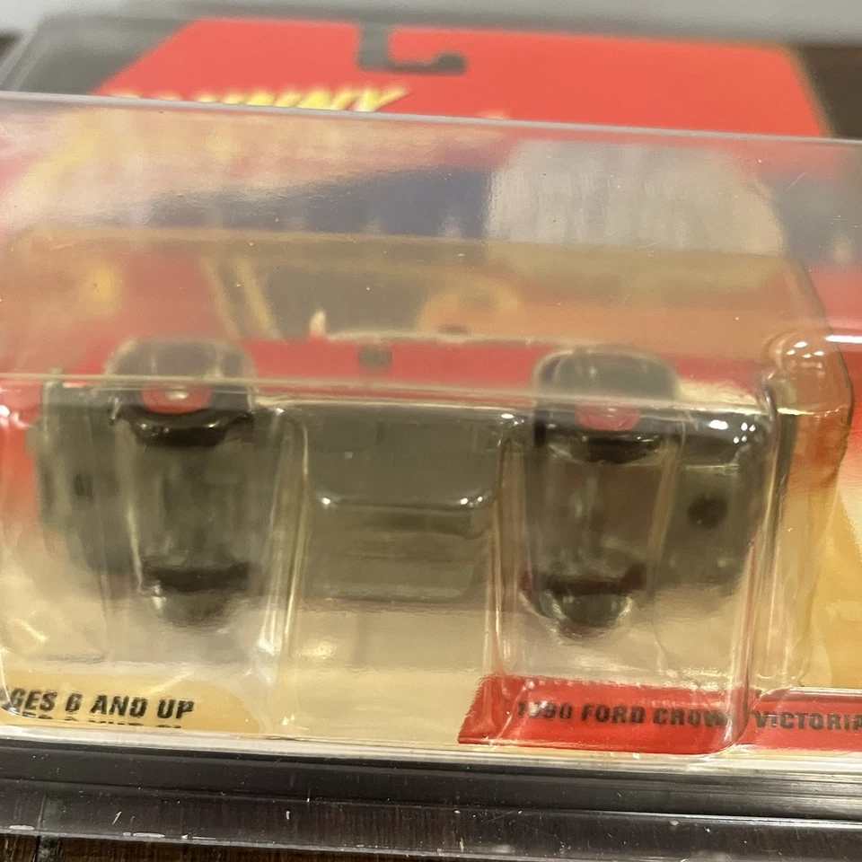 Johnny Lightning American Heroes EE. UU. 1990 Ford Victoria-Fire Chief rojo 1/64 Foto 4 de 4