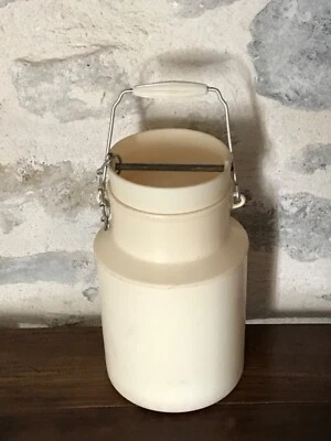 Ancien pot à lait/crème, en plastique blanc, marque POLA - Photo 1/4