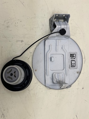 Vauxhall Viva 2017 solapa de combustible con tapa código de pintura Gaz 0De 42356025 - Imagen 2 de 3