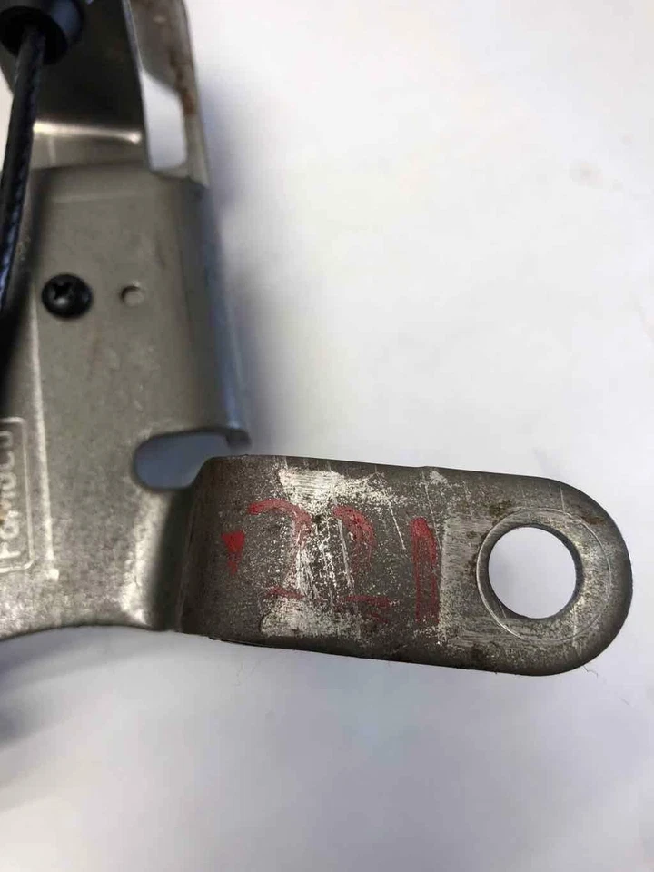 Ручка стояночного экстренного тормоза рычаг ручного тормоза напольный в сборе 2018 FORD FIESTA - Изображение 3 из 4