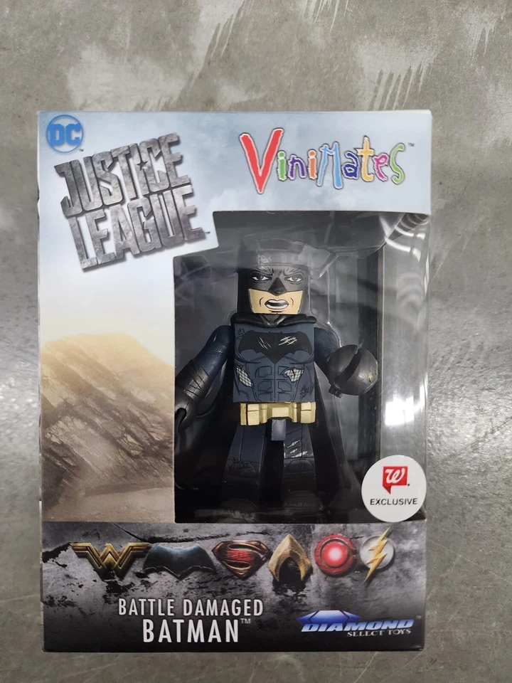 DC Justice League Vinimates Battle Damaged Batman & Batman Bundle - Image 2 of 4