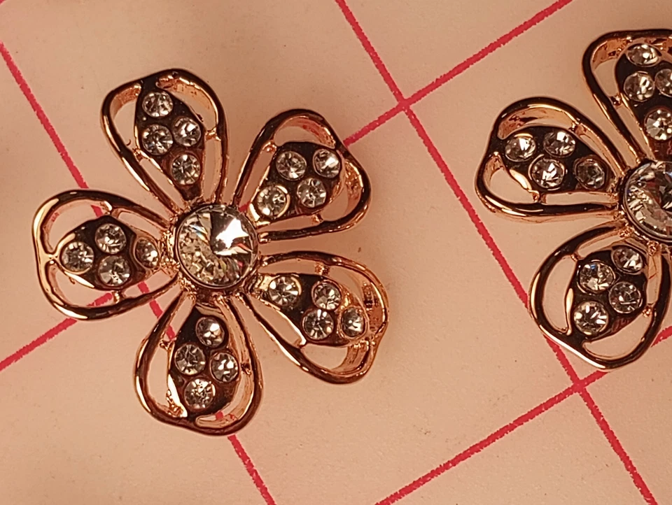 8 Delightful Vintage Flower Button 1-1/8" Gold Colored Metal With 21 Rhinestones - Image 3 of 4
