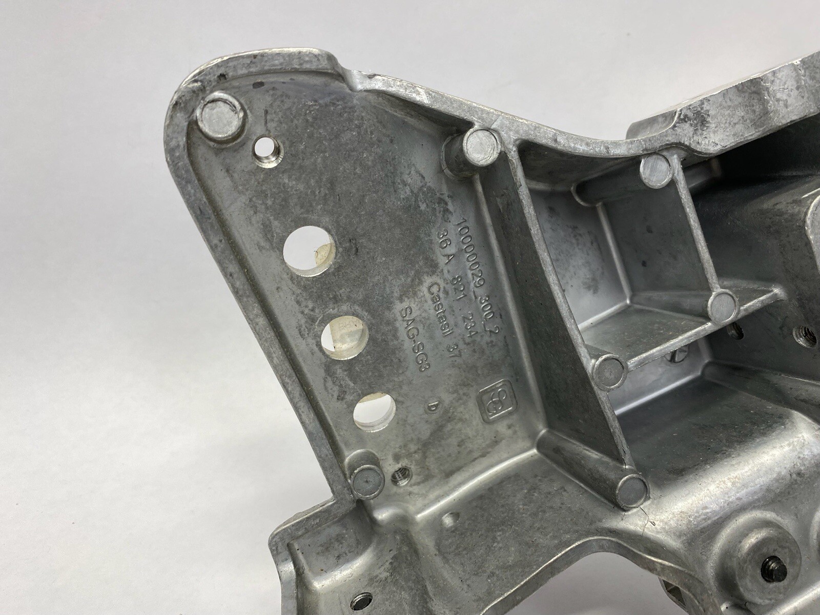 2015+ Bentley Bentayga Driver Front Fender Support Bracket Brace 36A 821 136 F