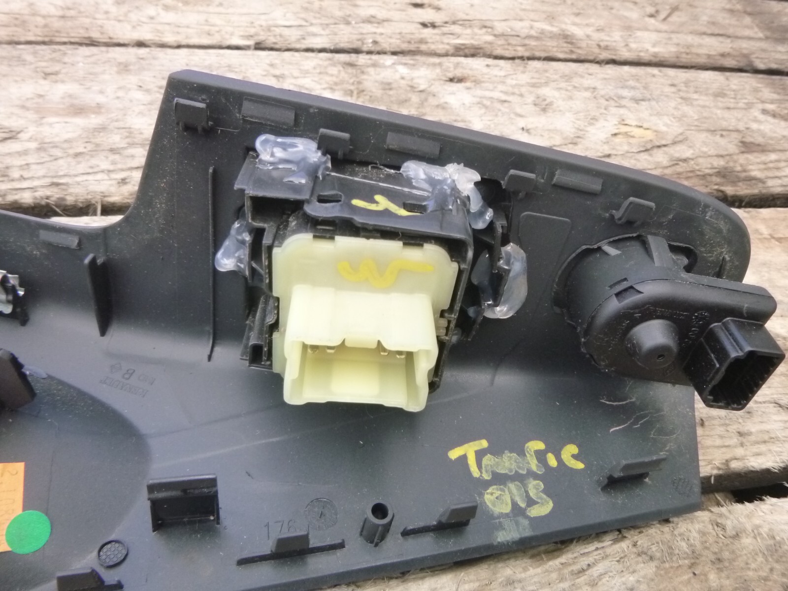 VAUXHALL VIVARO RENAULT TRAFIC O/S ELECTRIC WINDOW / MIRROR SWITCHES